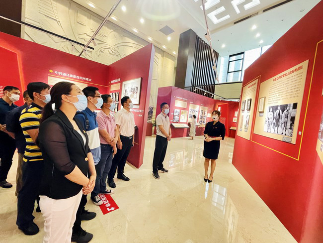 亚洲AV永久无码精品三区在线4